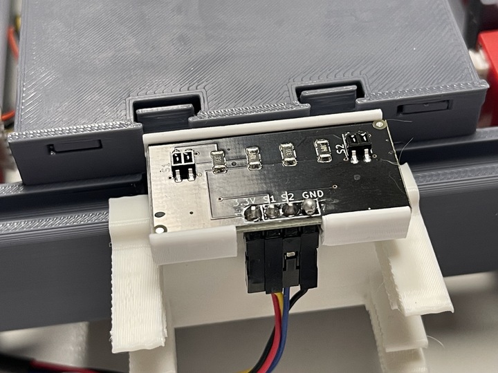 Reflectance sensor inserted into the bracket